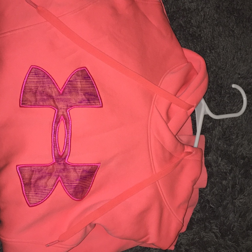 Women’s underarmour sweatshirt
